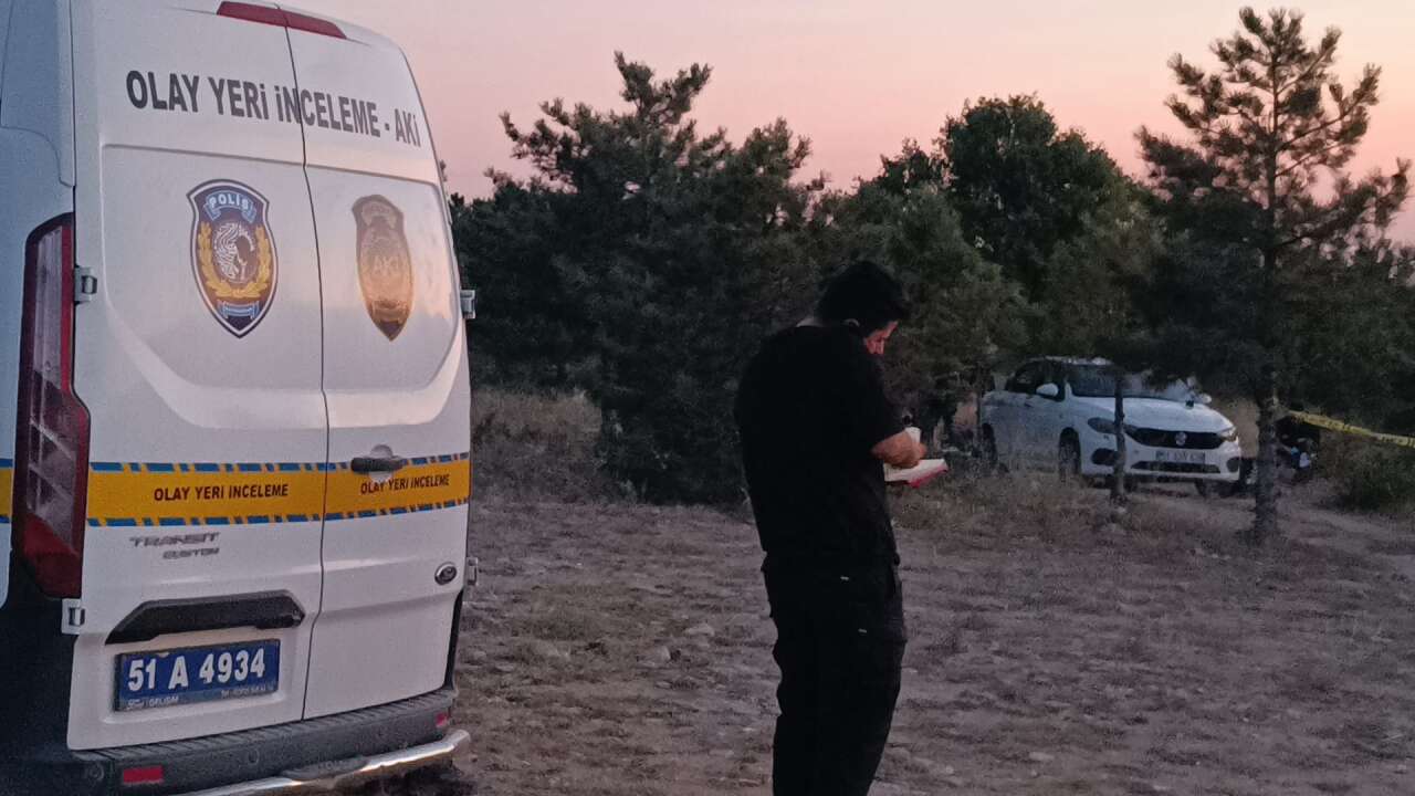 Husumetliler görüşmek için buluştu, biri getirdiği tüfeği ateşledi 7